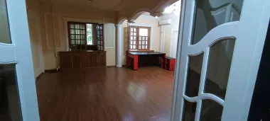 СДАЁТСЯ КВАРТИРА: 4-Х КОМНАТНАЯ (УДВОЕННЫЙ ЗАЛ). На длительный срок.