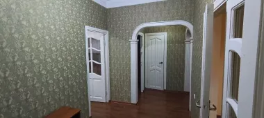 СДАЁТСЯ КВАРТИРА: 4-Х КОМНАТНАЯ (УДВОЕННЫЙ ЗАЛ). На длительный срок.