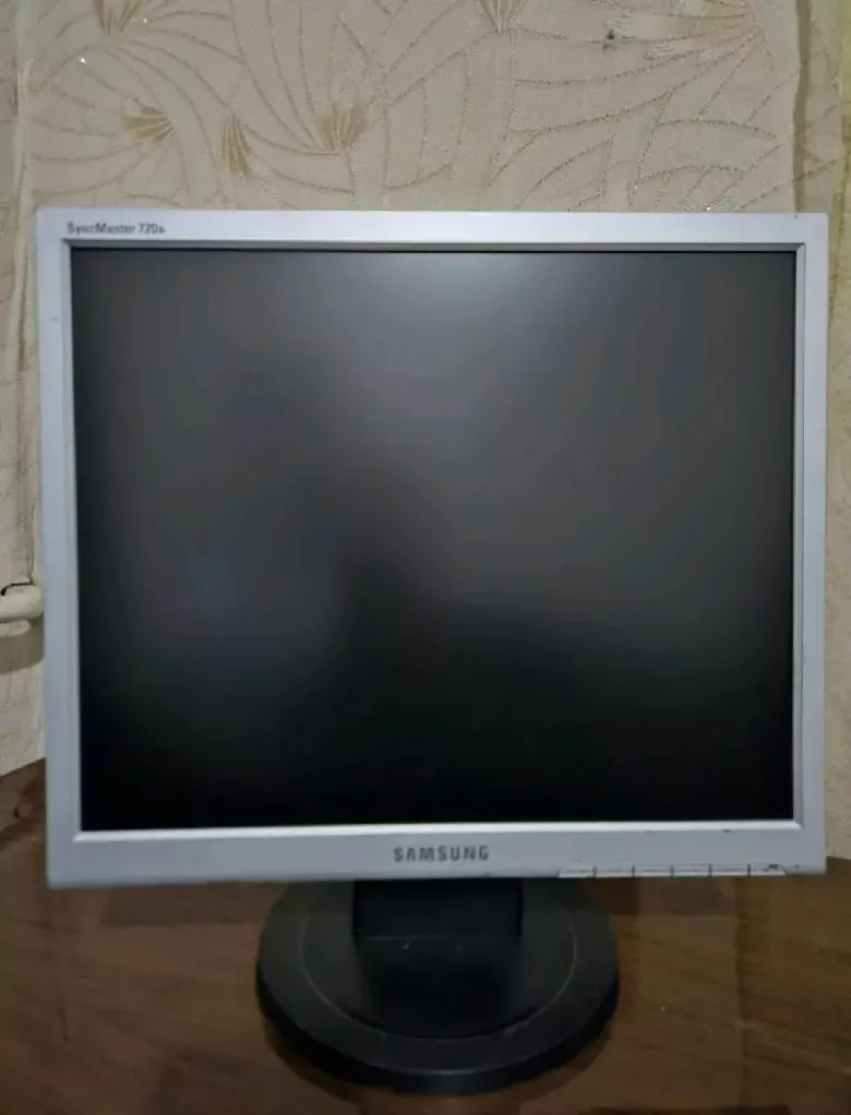 Монитор Samsung Model 720N 17 дюймовый
