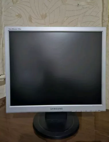 Монитор Samsung Model 720N 17 дюймовый