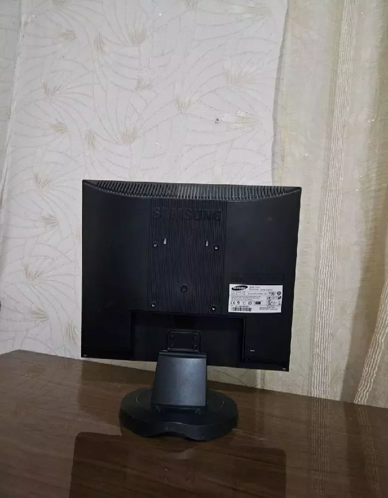 Монитор Samsung Model 720N 17 дюймовый