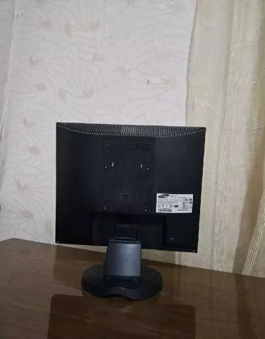 Монитор Samsung Model 720N 17 дюймовый