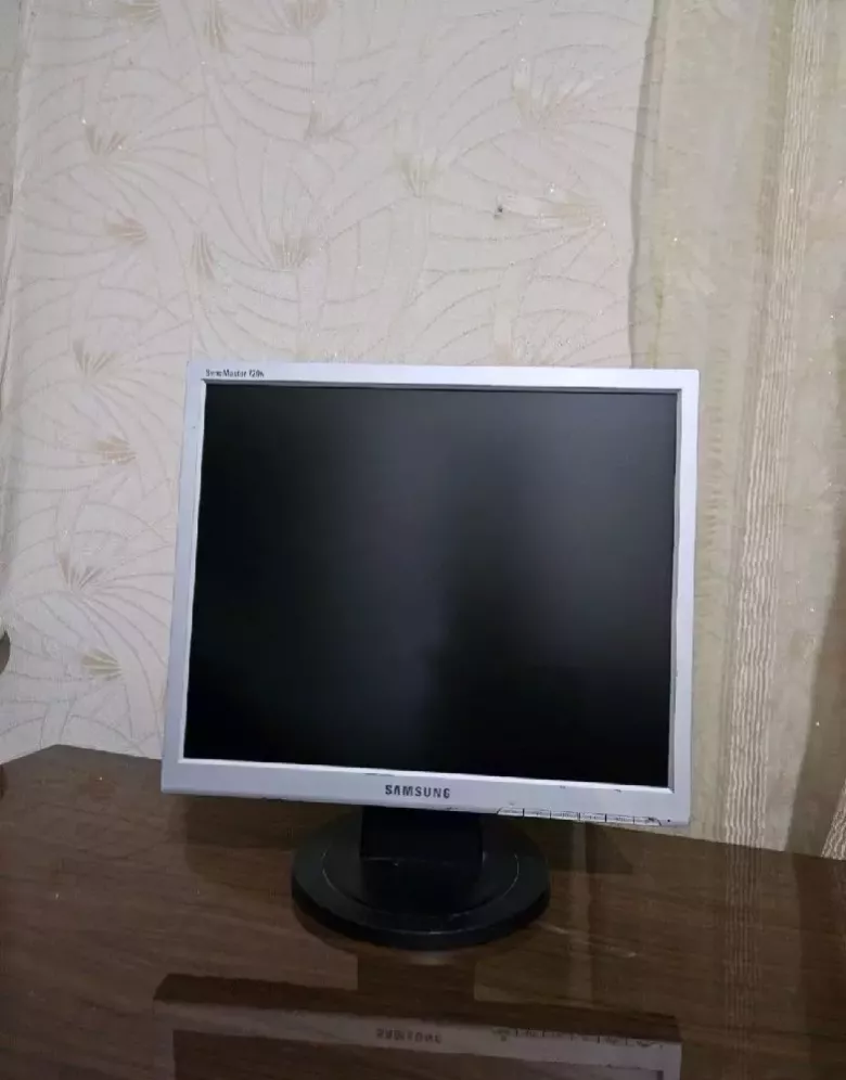 Монитор Samsung Model 720N 17 дюймовый
