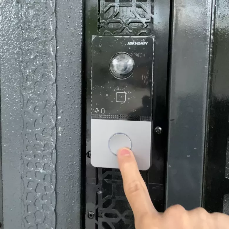 Установка камер и домофонов HIKVISION