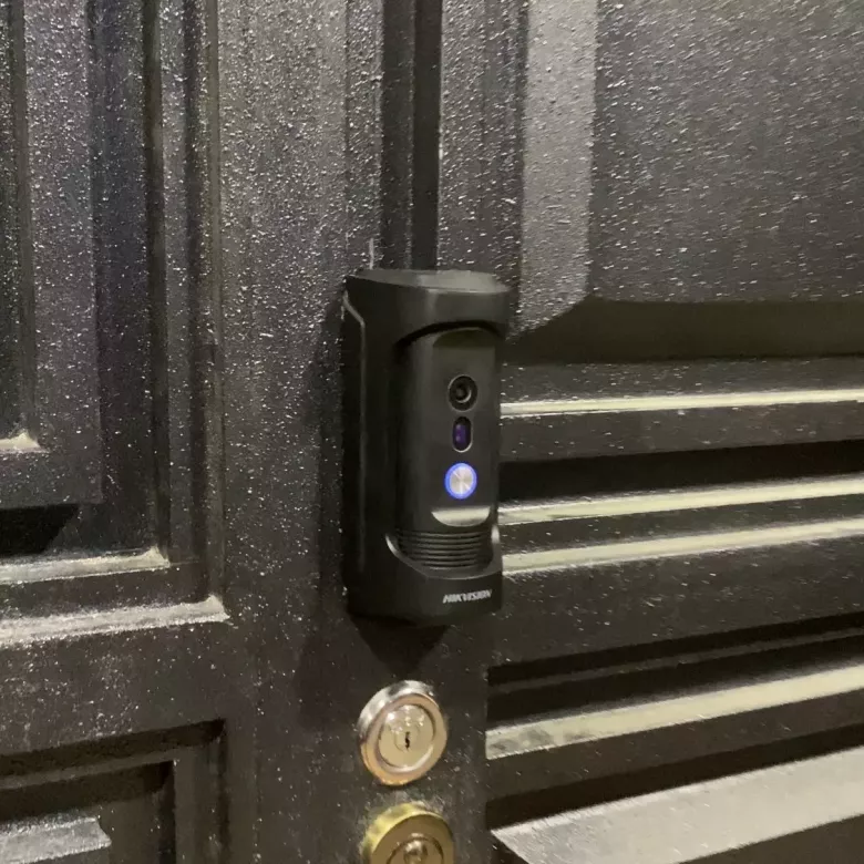 Установка камер и домофонов HIKVISION