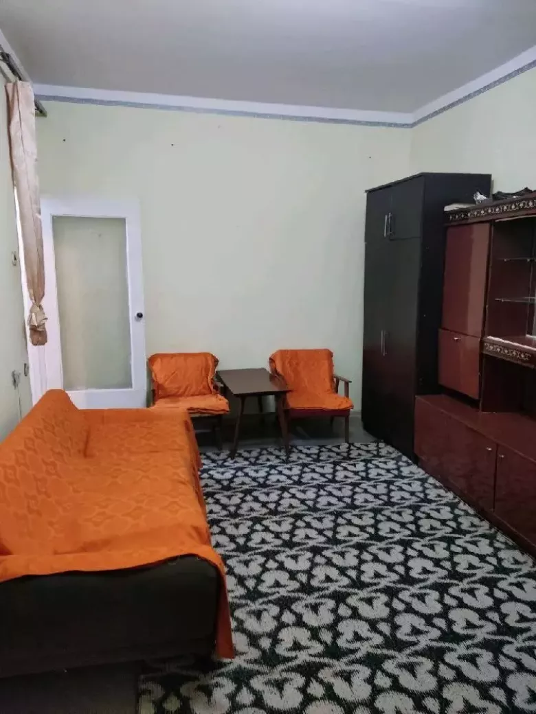 Аренда Чиланзар 16. 1комнатная в 2х/2этаж/4 — 1/6