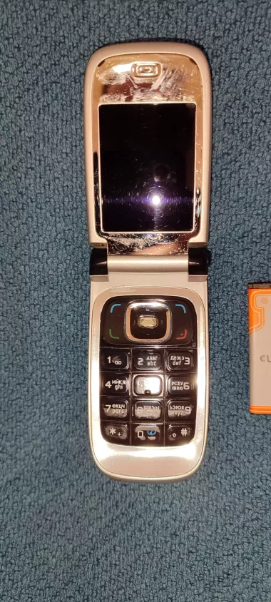 Мобильный телефон. Nokia 6131