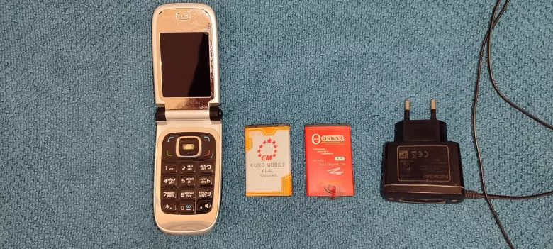 Мобильный телефон. Nokia 6131 — 2/3