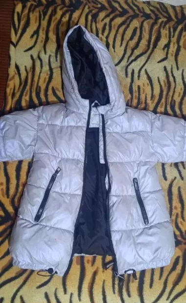 Демисезонная куртка для девочки 3-4 года