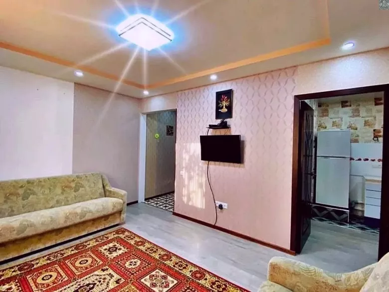 метро Буюк Ипак Йули (Горького). — 4/5