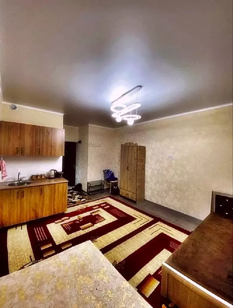 метро: Buyuk Ipak Yo‘li. (Горького). Студия. — 1/8