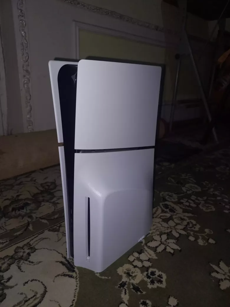 Playstation 5 Slim 1 TB — 3/4