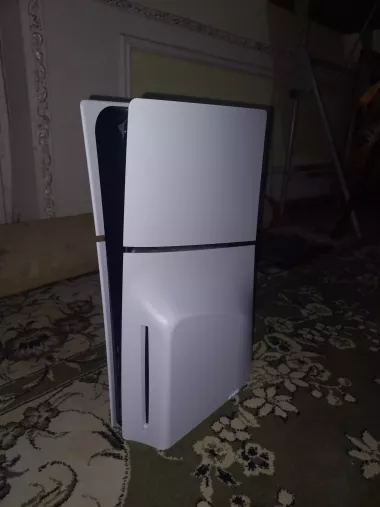 Playstation 5 Slim 1 TB — 3/4