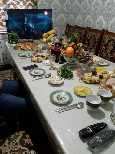 Продам стол с комплектом из 12 стульев. В хорошем состоянии. — 2/4