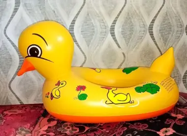 Продам новый круг для плавания, утка, большой