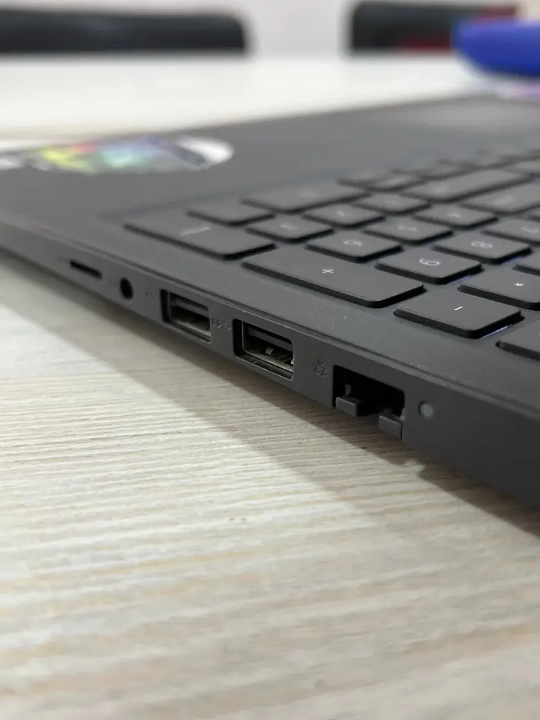 Dell Latitude i5 10-avlod | 512GB SSD | TOUCHSCREEN | Ideal holatda — 6/8