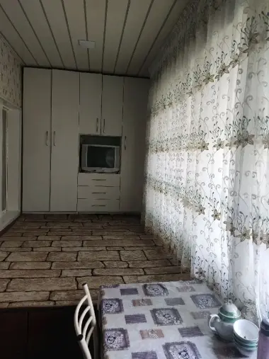 Uchtepa tumani 26 mavzeda dom sotiladi 2 hona,3 hona qilingan 58 kvnaehi 74000$ — 5/8