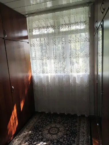 Uchtepa tumani 26 mavzeda dom sotiladi 2 hona,3 hona qilingan 58 kvnaehi 74000$ — 3/8