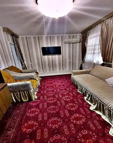 Метро: Буюк Ипак Иули. (Горького).