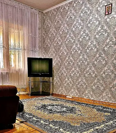 Массив Карасу 1. Конечная автобусов.
