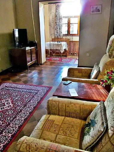 Массив Ялангач. Эко Базар. 1 перед. В 2х комнатную.